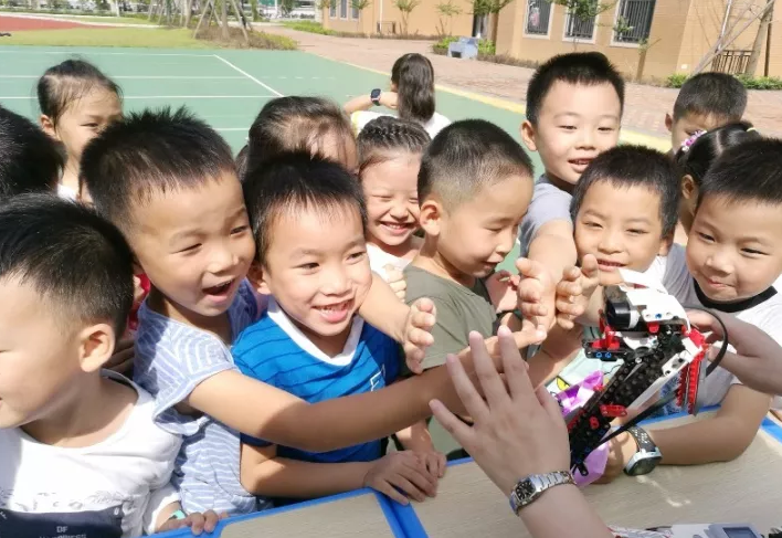 常德科技馆为北正街小学“科技节”助飞科技梦想