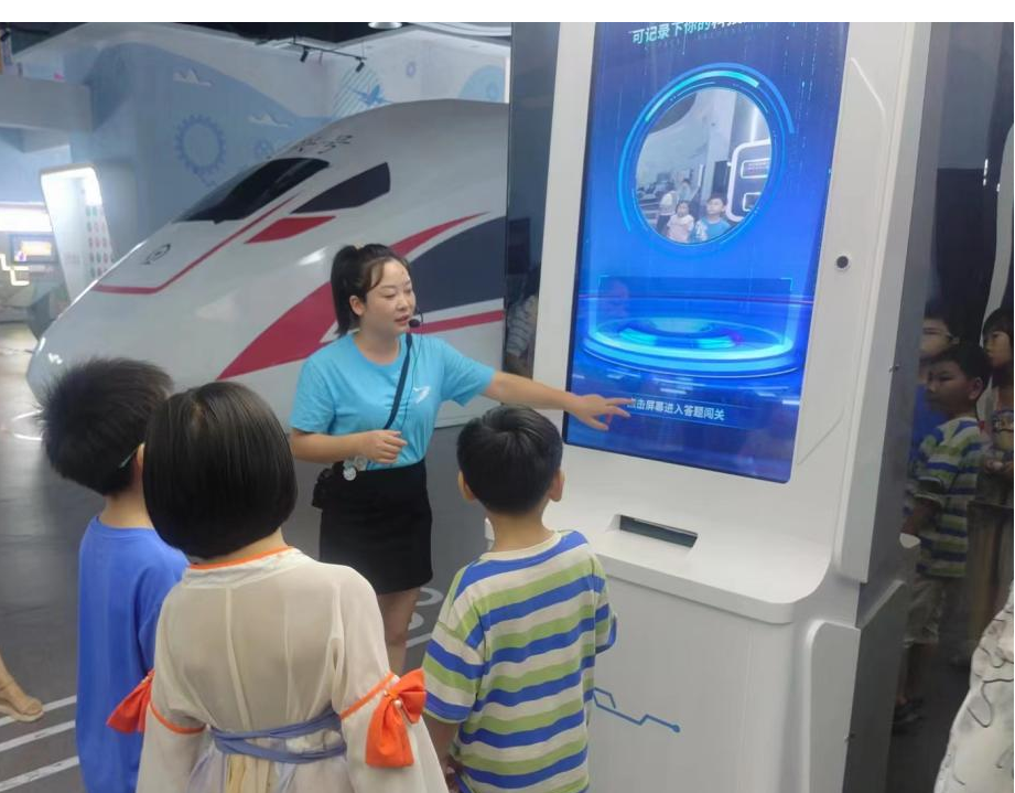 市不动产登记中心未成年子女活动 在市科技馆顺利开展