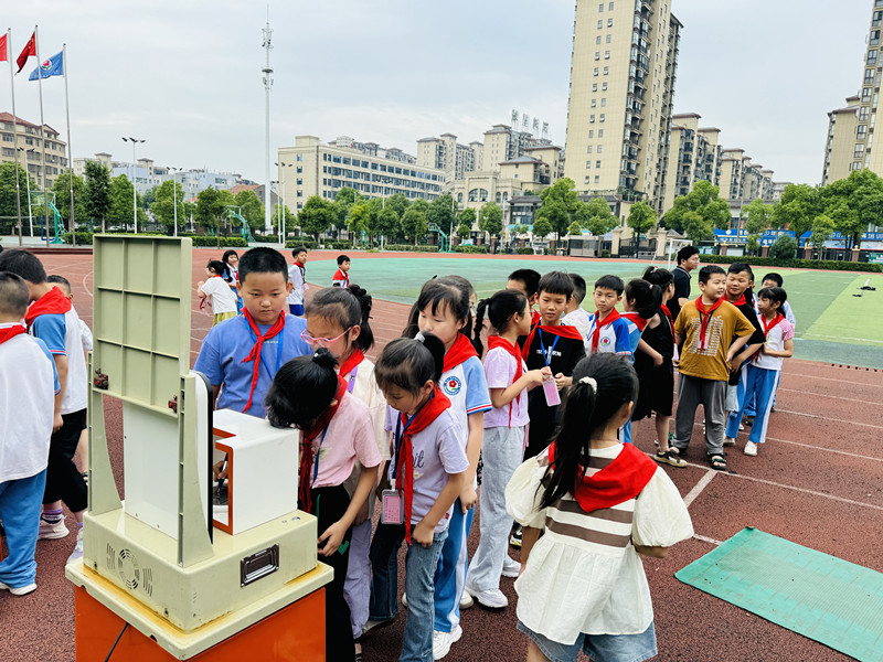 科普大篷车助力未成年人思想道德建设活动