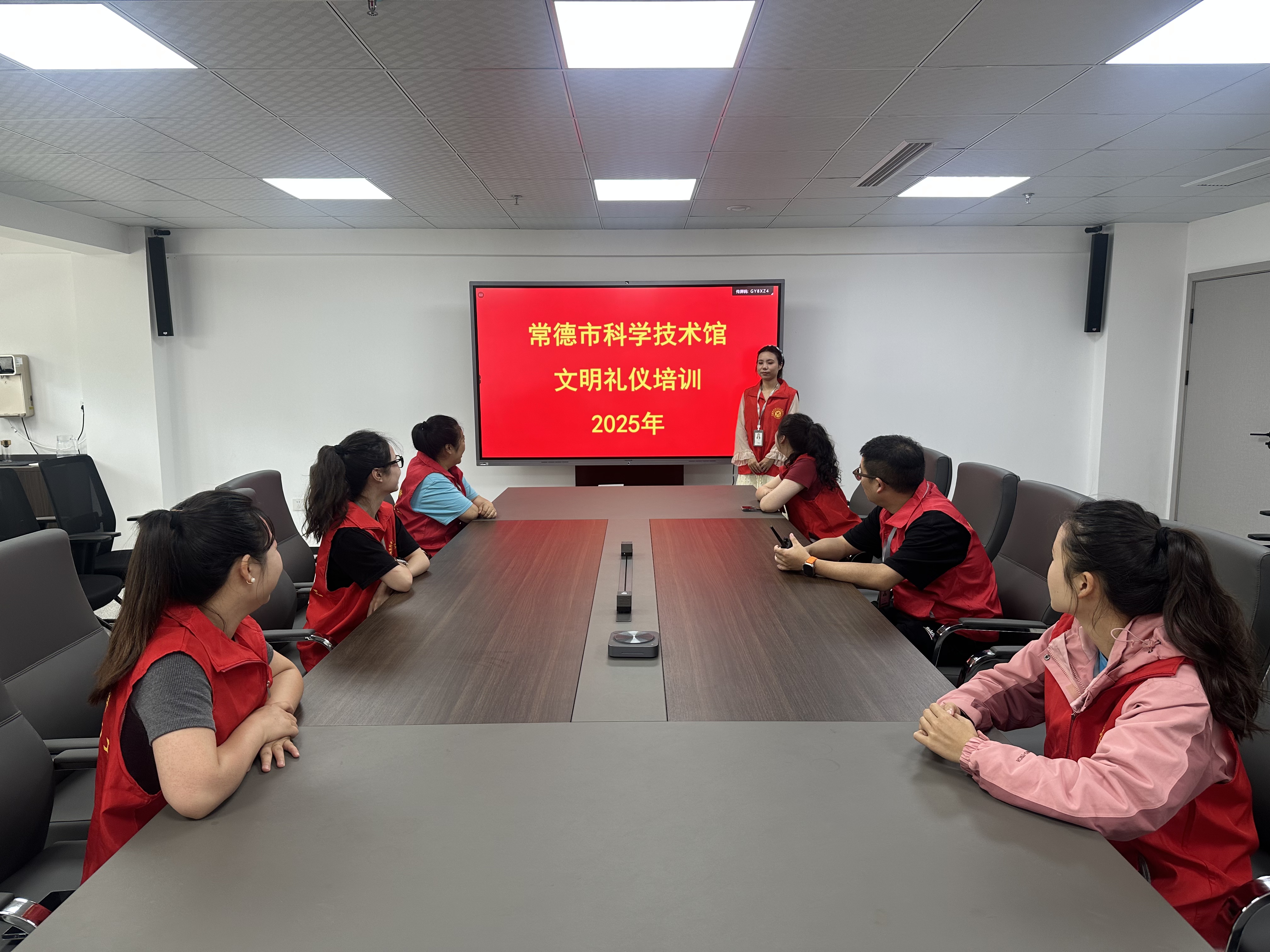 常德市科技馆展教部开展礼仪培训  助力新展厅优质服务