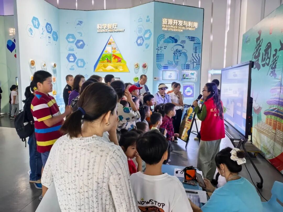 “科技筑梦迎华诞，月满情浓贺双节”|市科技馆开展国庆中秋主题科普活动
